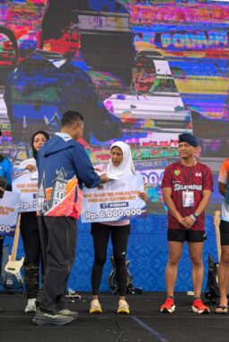 Personel Polda Jabar Ukir Prestasi, AIPTU Lia Juara 1 Police Women Run Kategori Master TNI-Polri 10 KM di Bukittinggi