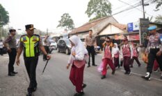 Kapolda Banten Irjen Pol Hendra Kurniawan Laksanakan Gatur Pagi, Pastikan Keselamatan Pelajar