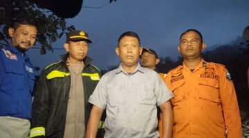 Polisi Respon Cepat Tangani Longsor di Peundeuy, Akses Jalan Menuju Cibalong Kembali Normal